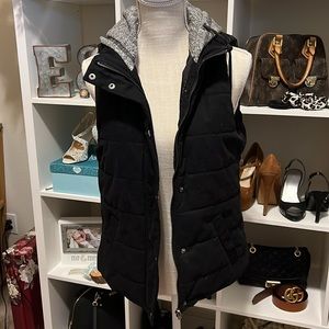 Black Medium Love Tree puffer vest with hoodie